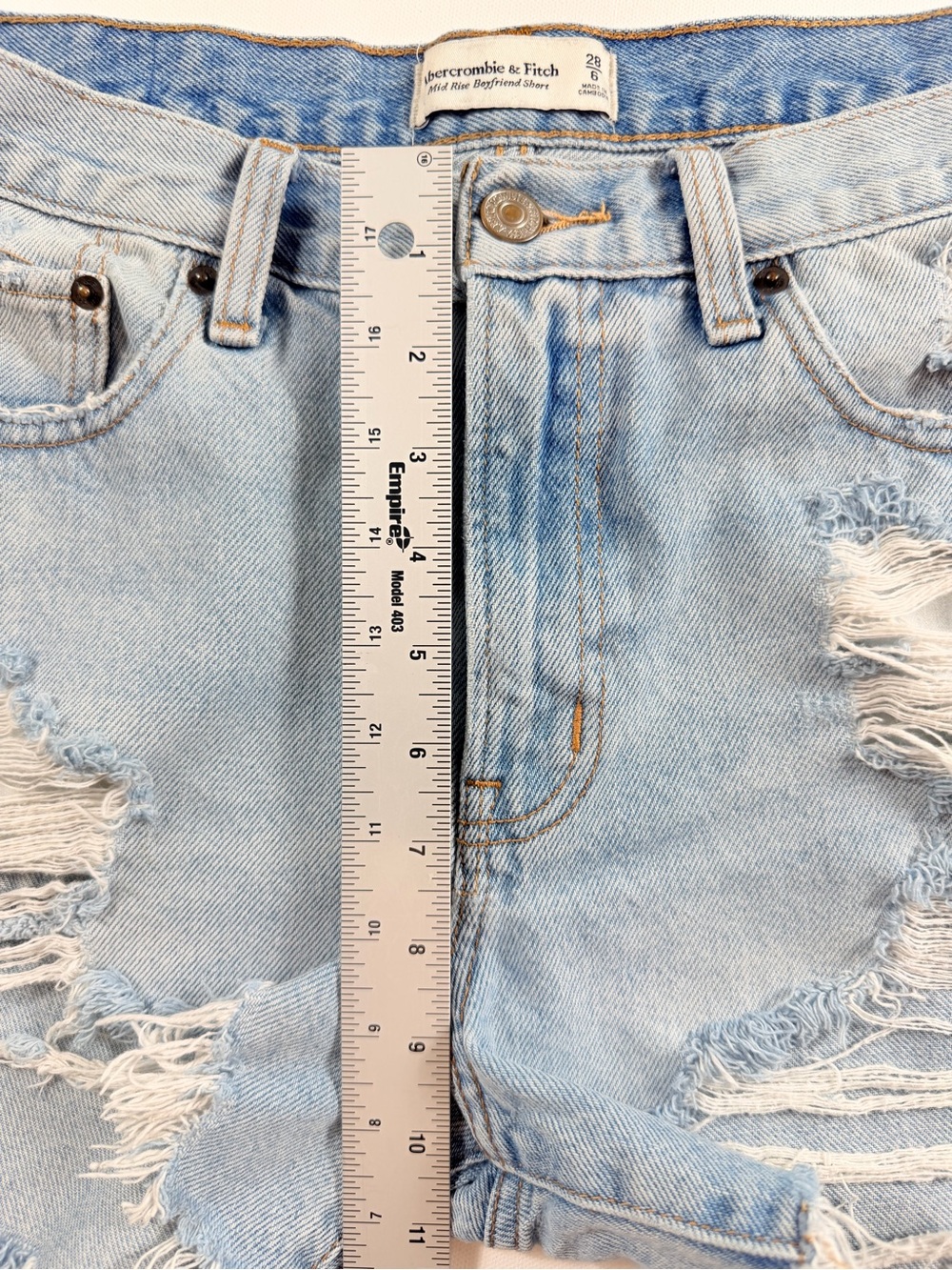 Abercrombie & Fitch Mid Rise Boyfriend Shorts 28 Distressed Cutoff Denim Y2K - Picture 5 of 7
